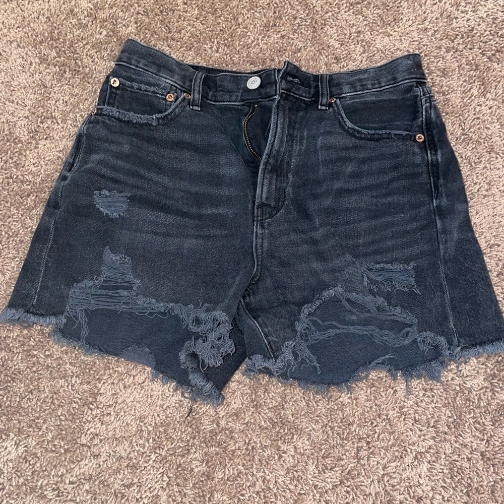 American Eagle 90s boyfriend short